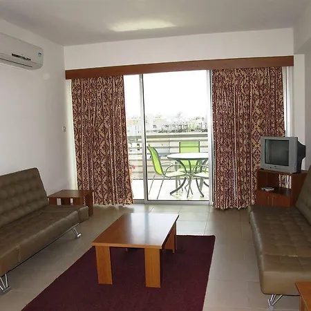 爱诺拉公寓酒店 3* 拉纳卡