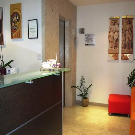 爱诺拉公寓酒店