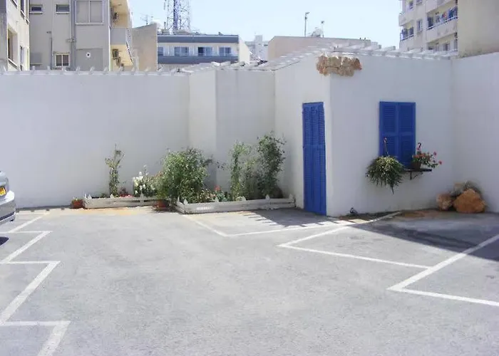 Apart-hotel Eleonora Larnaca