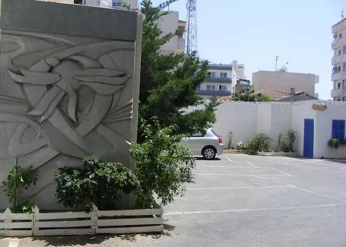 Apart-hotel Eleonora Larnaca